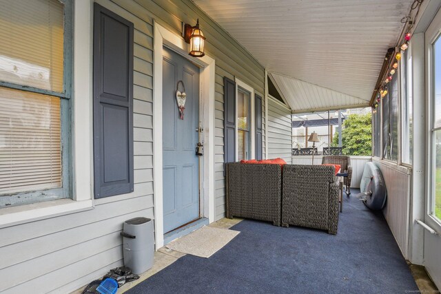 31 Old Colony Rd, Old Lyme, CT 06371 - property entrance featuring a porch