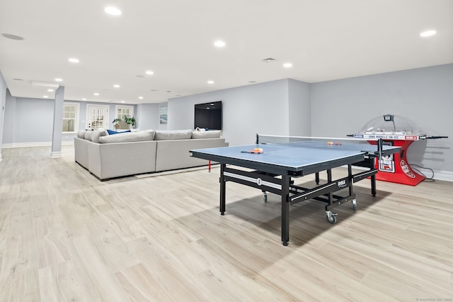 rec room with baseboards, light wood finished floors, and recessed lighting