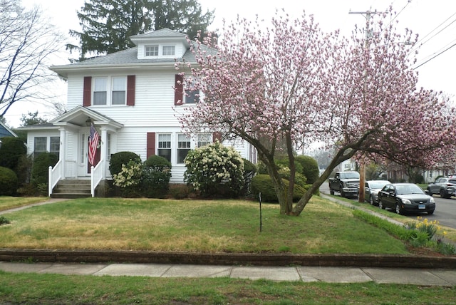 3 Middle Rd, Hamden, CT 06517 - american foursquare style home with a front yard