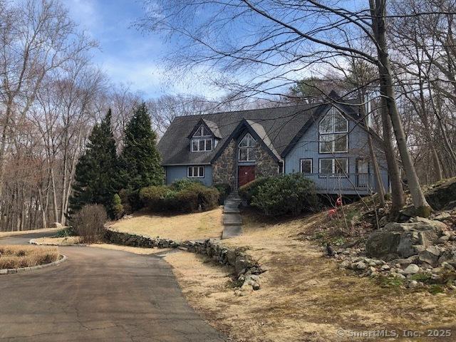 view of front of house featuring aphalt driveway