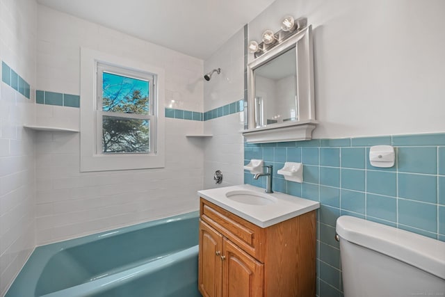 14 Overlook Pl, Stamford, CT 06907 - full bathroom featuring toilet, tile walls, wainscoting, bathing tub / shower combination, and vanity
