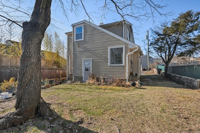 14 Overlook Pl, Stamford, CT 06907 - rear view of property with a lawn and fence