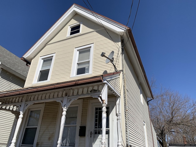 17 Easton St, Hamden, CT 06514 - view of front of property featuring covered porch