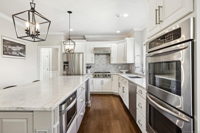 250 Valley Stream Ln, Southbury, CT 06488 - kitchen featuring stainless steel appliances, a sink, a chandelier, dark wood finished floors, and crown molding