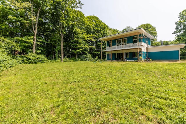 8 Tom Rd, East Haddam, CT 06423 - view of grassy yard featuring a balcony