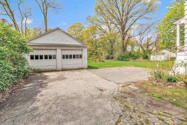 view of detached garage