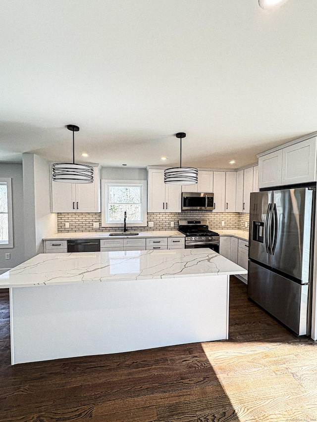 88 Walnut Trl, Danbury, CT 06810 - kitchen with stainless steel appliances, a sink, a kitchen island, tasteful backsplash, and recessed lighting