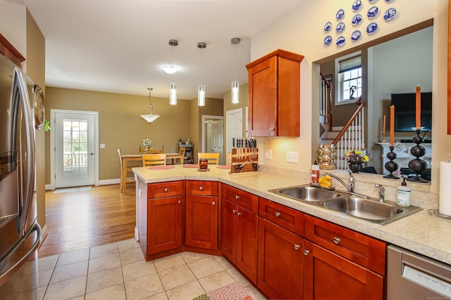 36 Barbers Way Unit 36, Hebron, CT 06248 - kitchen with plenty of natural light, stainless steel appliances, light countertops, a sink, and a peninsula