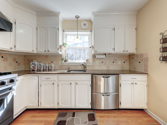 20 Copper Hill Dr Unit 20, Guilford, CT 06437 - kitchen featuring stainless steel gas range, light wood finished floors, a sink, dishwashing machine, and ventilation hood