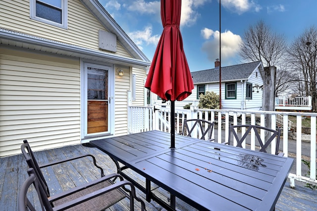 deck with outdoor dining space