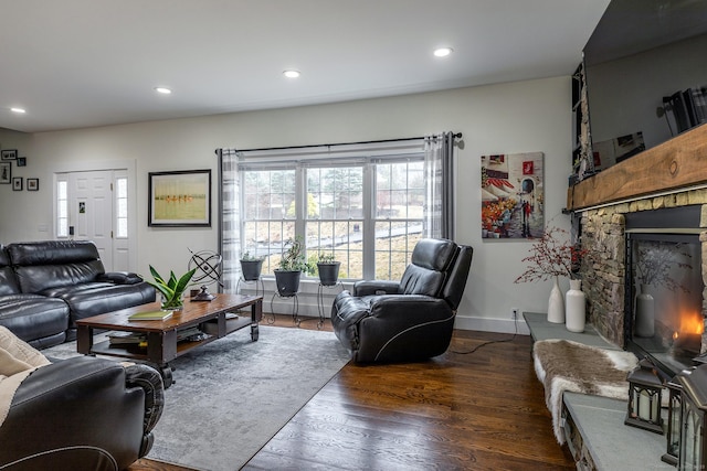 living room with recessed lighting, baseboards, and wood finished floors