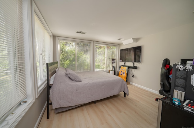 125 Northford Rd, Branford, CT 06405 - bedroom featuring baseboards, visible vents, and light wood-style floors