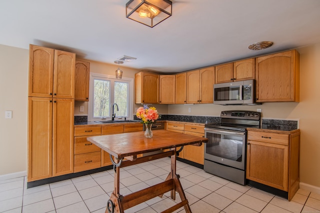 kitchen with light tile patterned flooring, a sink, stainless steel appliances, baseboards, and visible vents
