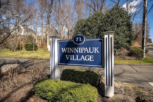 view of community / neighborhood sign