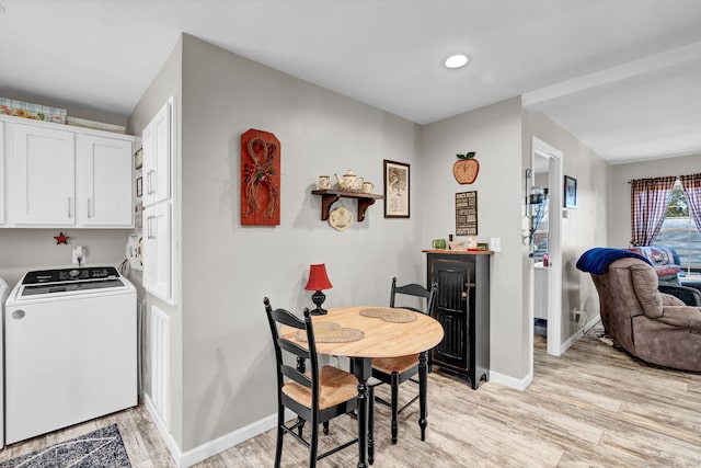 dining area with baseboards, light wood-type flooring, washer / dryer, and recessed lighting