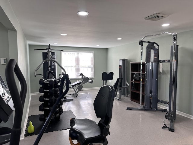 exercise area with baseboards, visible vents, and recessed lighting
