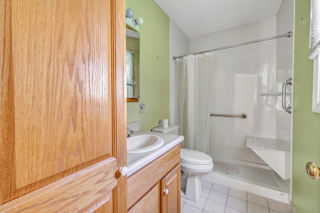 full bath featuring tile patterned floors, curtained shower, toilet, and vanity