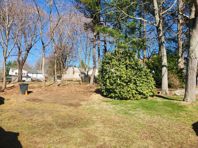 27 Payne Pl, Meriden, CT 06450 - view of green lawn