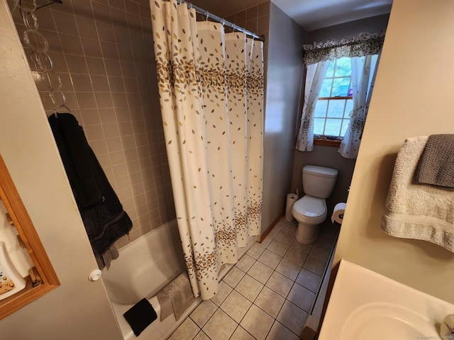 27 Payne Pl, Meriden, CT 06450 - full bath with tile patterned floors, tiled shower, and toilet
