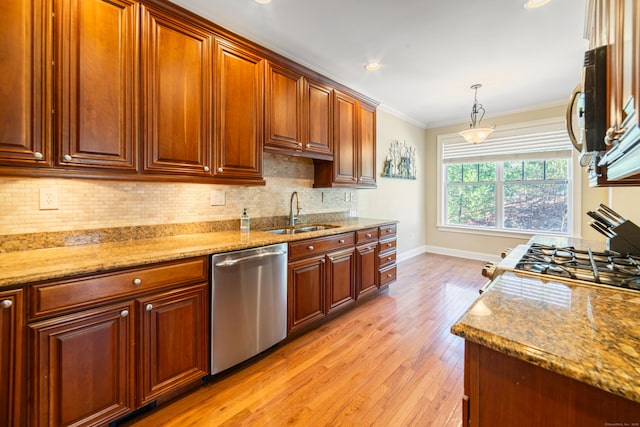 1 Winding Trl Unit 1, Middlebury, CT 06762 - kitchen with stainless steel dishwasher, a sink, baseboards, light wood-style floors, and crown molding