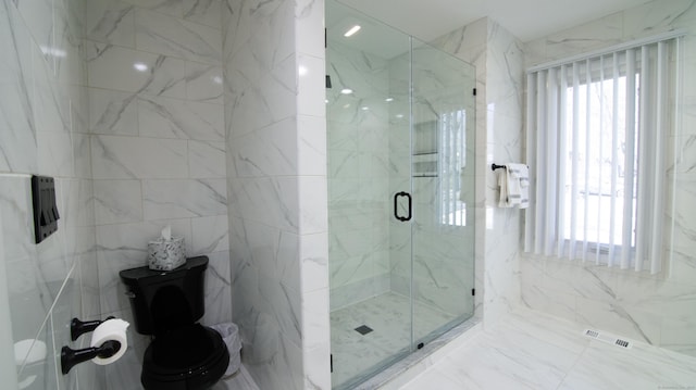 955 Dunbar Hill Rd, Hamden, CT 06514 - bathroom featuring a marble finish shower, plenty of natural light, toilet, and tile walls