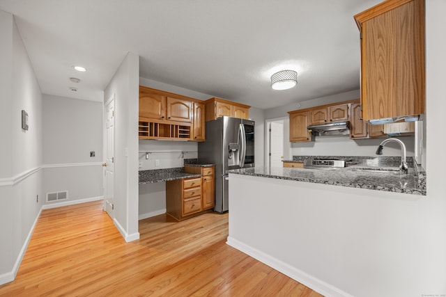 40 Nathan Hale Ct, Cheshire, CT 06410 - kitchen featuring appliances with stainless steel finishes, a sink, light wood-style flooring, open shelves, and a peninsula