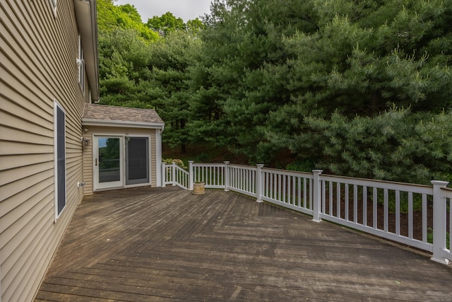 40 Nathan Hale Ct, Cheshire, CT 06410 - view of wooden deck