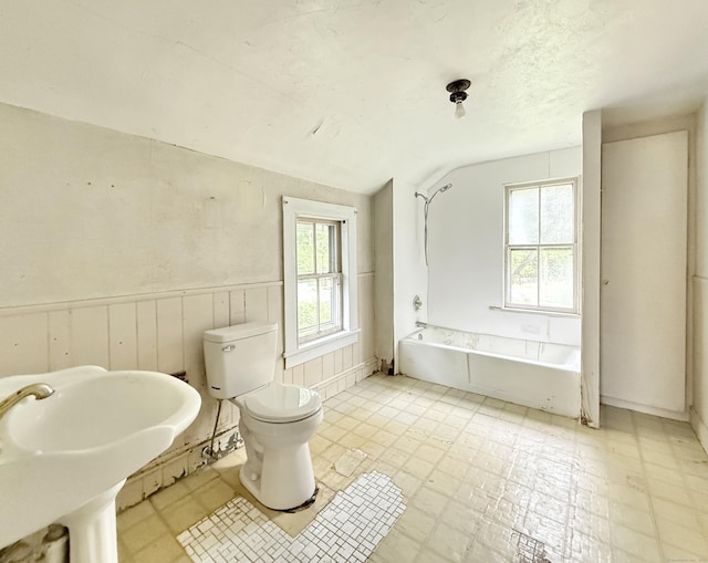152 Partrick Ave, Norwalk, CT 06851 - full bath featuring toilet, a tub to relax in, lofted ceiling, a sink, and wainscoting