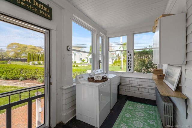 86 Tyler Ave, Groton, CT 06340 - sunroom / solarium with washer and clothes dryer and radiator