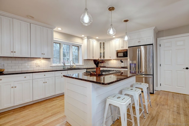 110 Far Mill Dr, Stratford, CT 06614 - kitchen featuring black microwave, stainless steel refrigerator with ice dispenser, a sink, light wood finished floors, and a breakfast bar area
