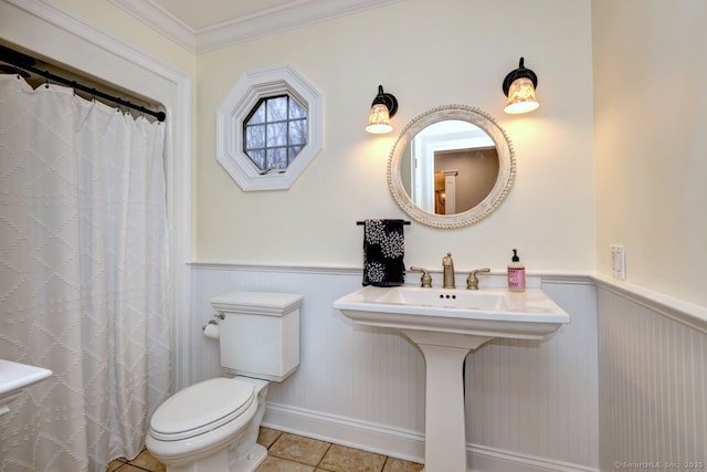 110 Far Mill Dr, Stratford, CT 06614 - full bath featuring ornamental molding, tile patterned flooring, toilet, and wainscoting