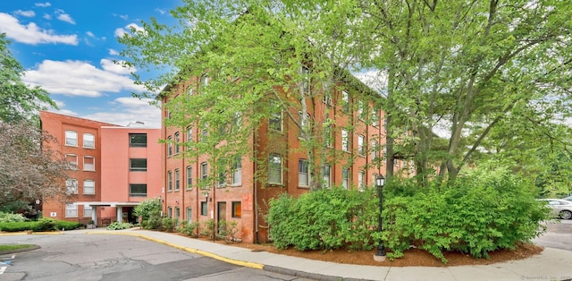 222 Williams St E Apt 104, Glastonbury, CT 06033 - photo 2