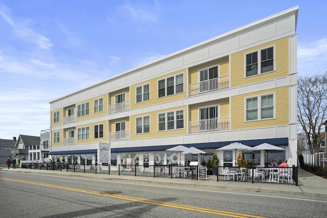 185 Main St Apt 301, East Lyme, CT 06357 - view of building exterior