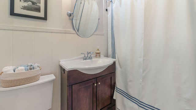 3 Mountain Dr, New Milford, CT 06776 - full bath featuring toilet, curtained shower, and vanity