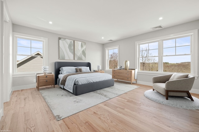 bedroom featuring light wood finished floors, recessed lighting, visible vents, and baseboards
