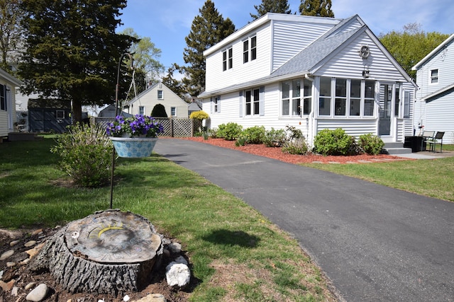 5 Hammock Pkwy, Clinton, CT 06413 - view of front facade featuring a fire pit, a front yard, a shingled roof, and entry steps