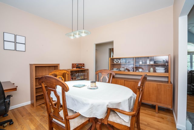 175 Thistle Pond Dr Unit 175, Bloomfield, CT 06002 - dining room with wood finished floors and baseboards