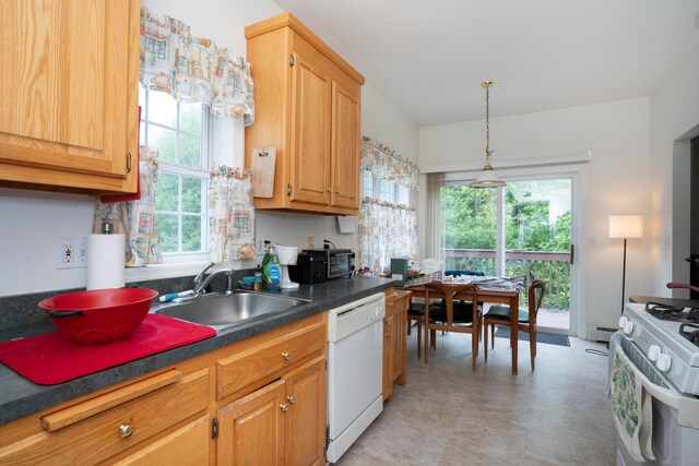 175 Thistle Pond Dr Unit 175, Bloomfield, CT 06002 - kitchen featuring white appliances, a sink, a baseboard heating unit, pendant lighting, and dark countertops