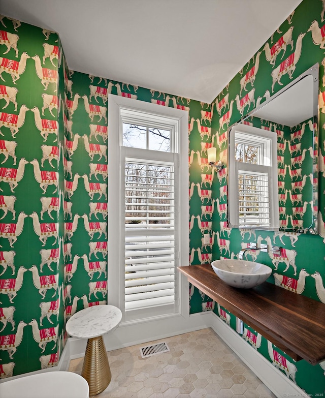 3 Mayflower Ln, Weston, CT 06883 - bathroom featuring a sink, visible vents, baseboards, and wallpapered walls