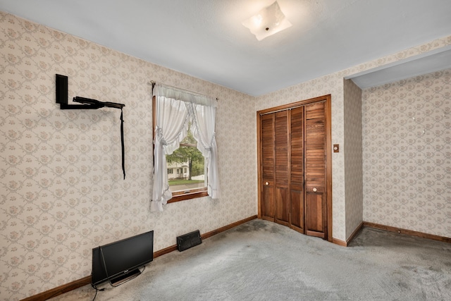 39 Smith St, Bristol, CT 06010 - unfurnished bedroom featuring a closet, baseboards, and carpet floors