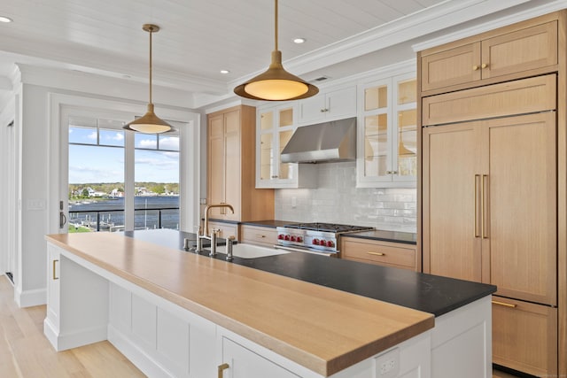 22 W Main St Unit 3, Groton, CT 06355 - kitchen featuring a kitchen island with sink, backsplash, a sink, premium appliances, and under cabinet range hood