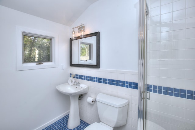 full bath featuring a shower stall, vaulted ceiling, toilet, and tile patterned floors