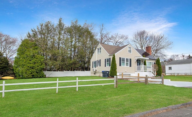 view of front of home with fence and a front yard