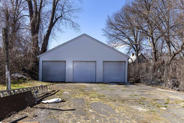 67-69 Sterling St, Hartford, CT 06154 - view of detached garage