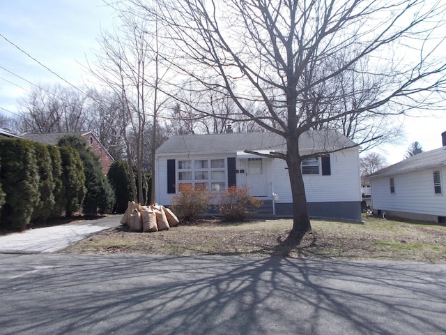 72 Welland Ave, Waterbury, CT 06708 - photo 1