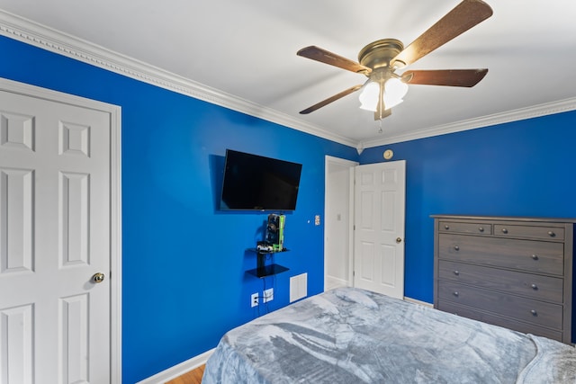 bedroom featuring visible vents, baseboards, crown molding, and ceiling fan