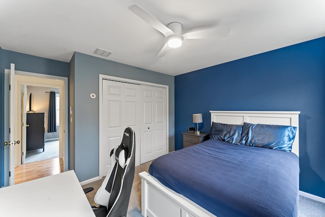 bedroom with carpet floors, baseboards, a ceiling fan, and a closet
