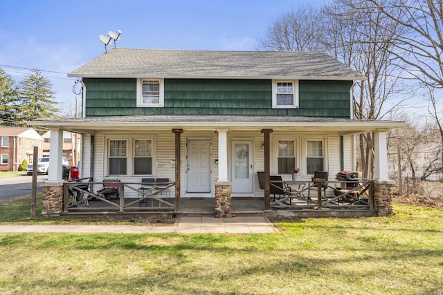 view of front of house featuring covered porch and a front yard