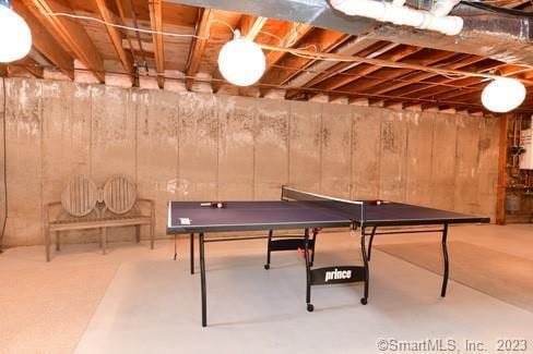game room with concrete flooring