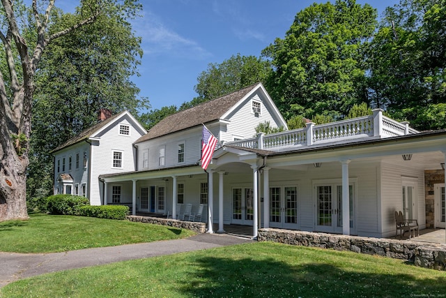 10 Sunny Ridge Rd, Washington, CT 06793 - view of front of home featuring french doors and a front yard